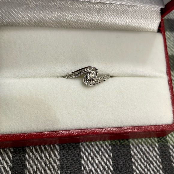 Dazzling Rock Diamond Ring - Picture 3 of 6